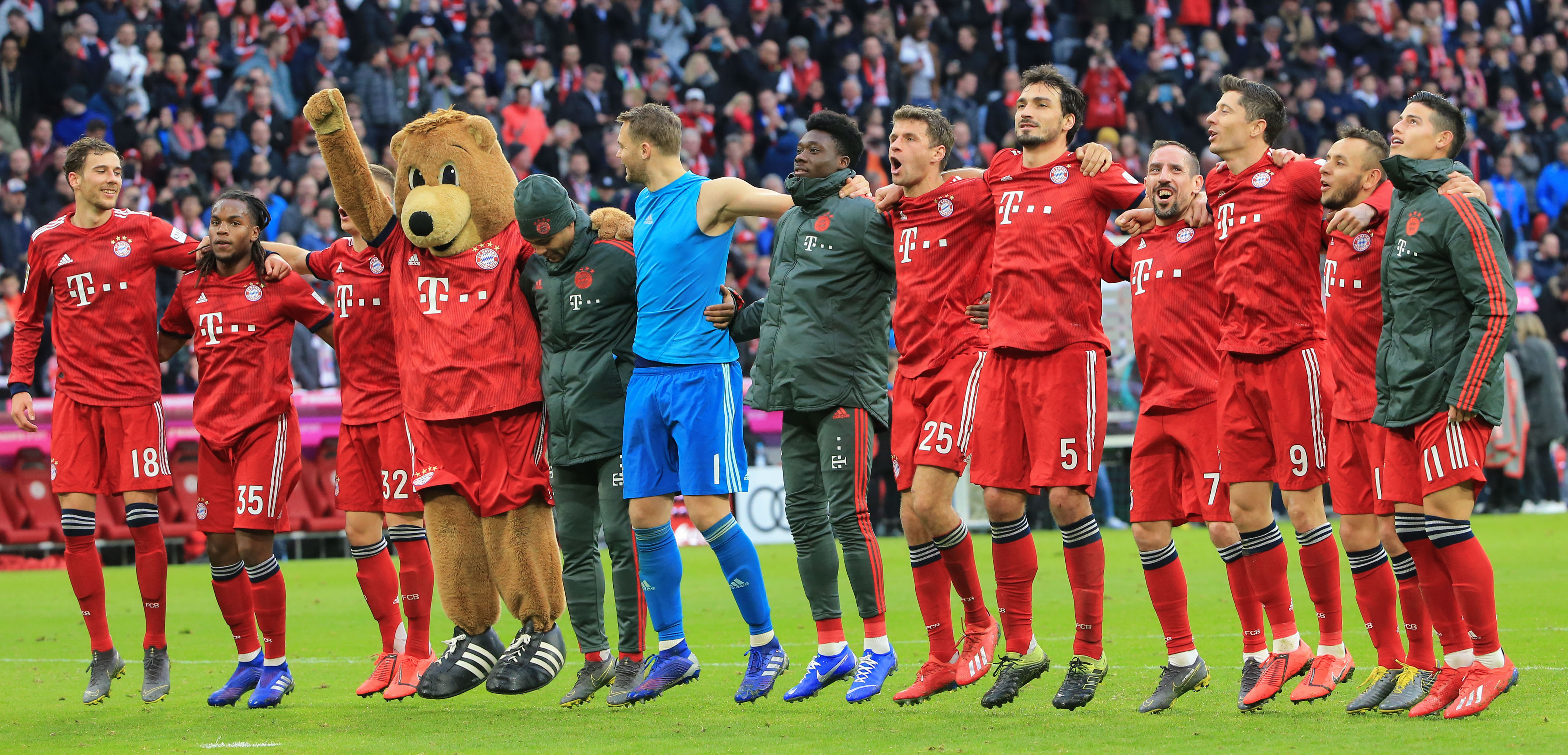 全市场：梅努是那不勒斯的首选，佩莱格里尼和米雷蒂也是候选（全市场：那不勒斯将梅努列为头号引援目标，佩莱格里尼与米雷蒂同为备选）