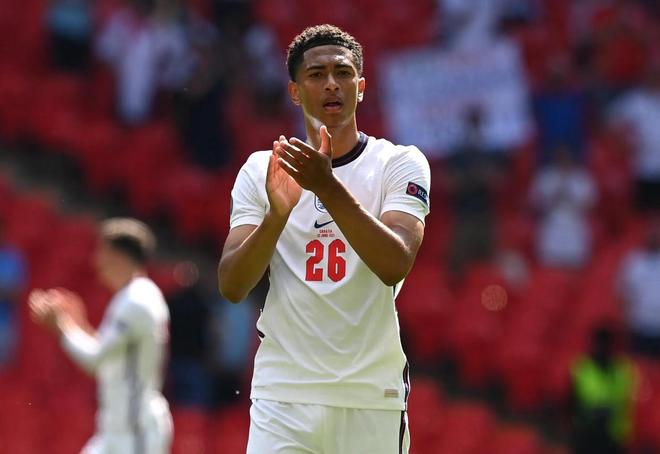 邮报整理C罗豪车收藏：有多辆布加迪，最贵的车价值850万英镑（邮报盘点C罗豪车收藏：多台布加迪在列，最贵座驾高达850万英镑）