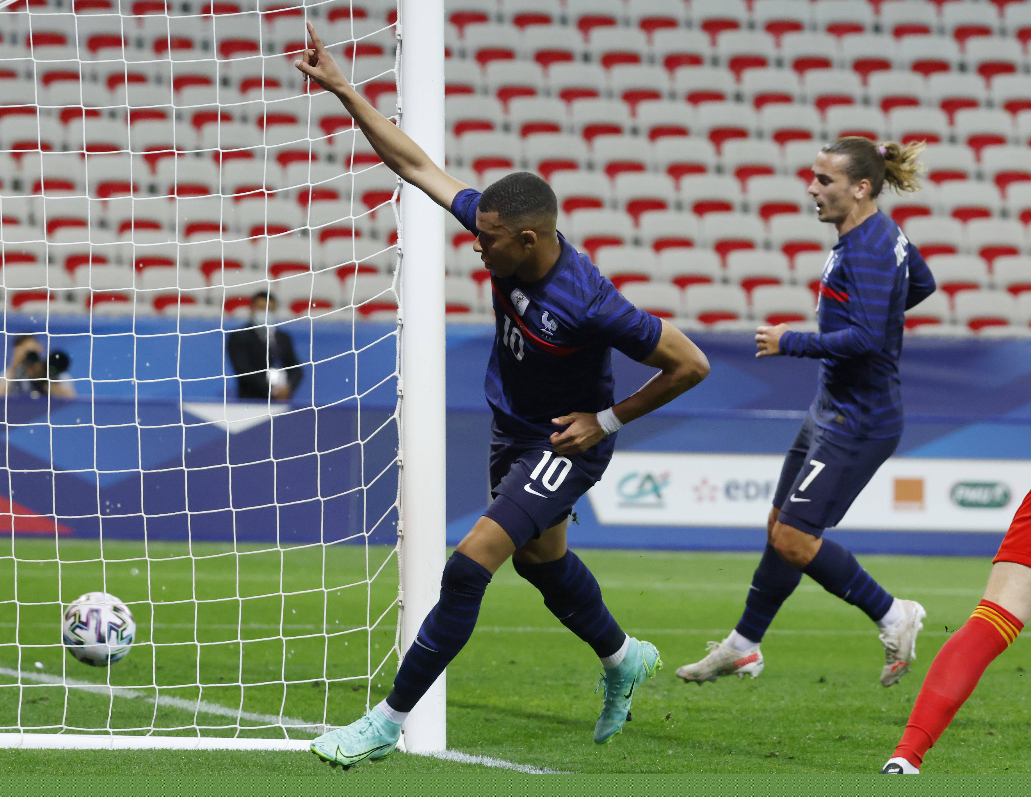 官方：韩国门将郑民基结束租借离开广岛三箭，回归水原FC（官宣：韩籍门将郑民基租期结束离开广岛三箭，重返水原FC）