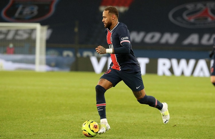 法甲半场：克瓦拉茨赫利亚、马尤鲁建功，巴黎暂2-0雷恩（法甲半场战报：克瓦拉茨赫利亚、马尤鲁破门，巴黎暂以2-0领先雷恩）